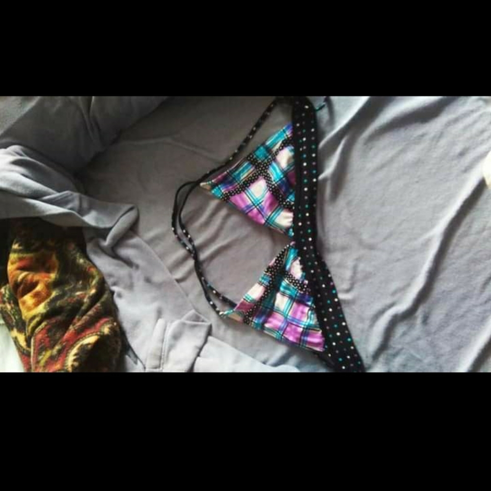 Bikini - Picture 2 of 2